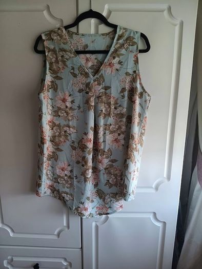 Sleeveless Floral Print Top