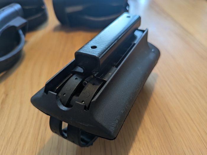 Thule Rapid System 775 Foot Pack For Raised Roof Rails (Includes Locks and Key)