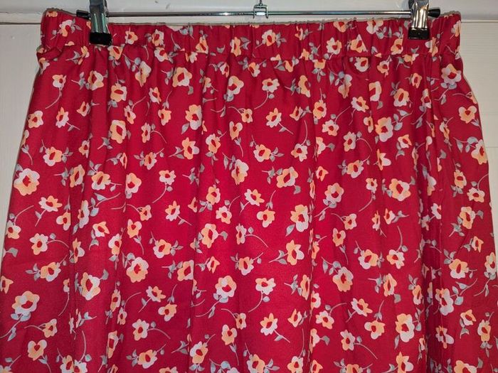 Gorgeous floral midi skirt with side slit