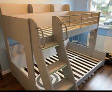 Triple bunk beds (grey)