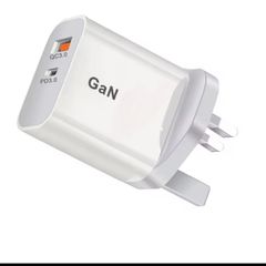 USB A and USB C charger 20W
