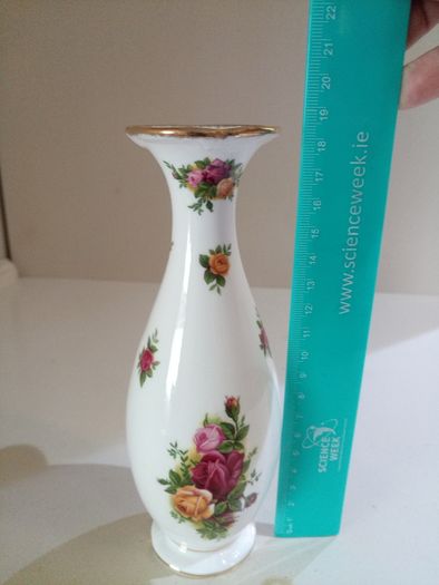 STEM VASE 18cm / 7" Royal Albert Old Country Roses Bone China