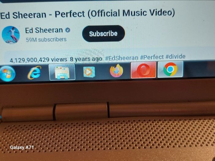 Dell Inspiron 1525, Model PP26L, Windows 7 Professional, 3GB Ram, 250GB HDD, Intel Pentium Dual CPU T2330 1.6GHz, Firefox, Opera, Chrome, and VLC