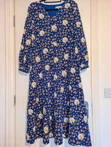 Gorgeous floral/Daisy print midi dress from Marc Angelo