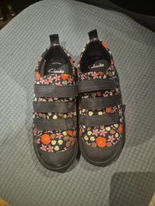 Girls canvas shoes
