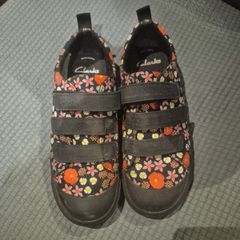 Girls canvas shoes