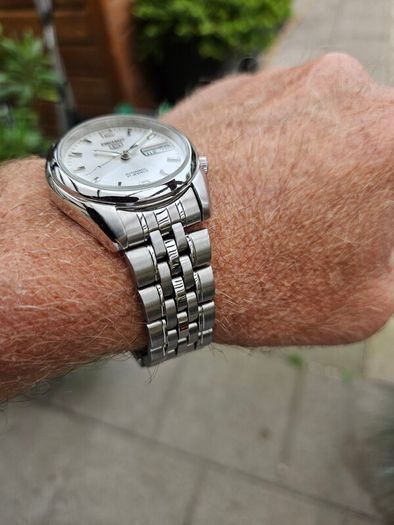 Watch Seiko 5 Automatic.