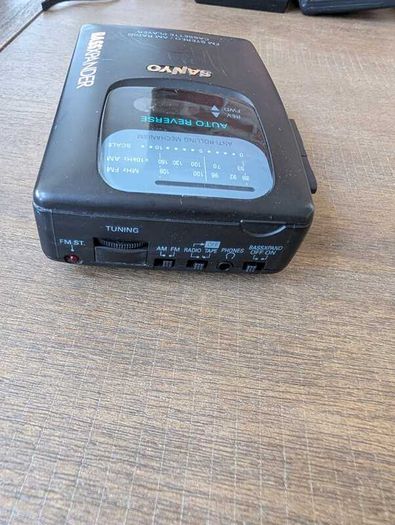 Sanyo MGR-730 Walkman/Tape/Radio with Auto-Reverse