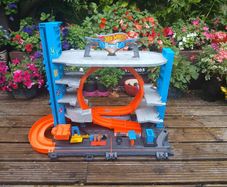Hot Wheels Car Garage