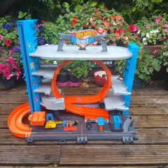 Hot Wheels Car Garage