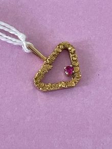 9 crt Gold with Ruby Pendant