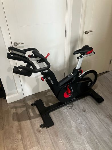 Life Fitness IC6 indoor cycle