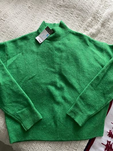 3 jumpers size S new and like new