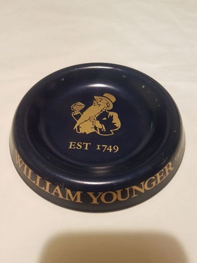 william younger ashtray ,,lovely deep blue ,great colour & advertising,,collectors piece  ,few marks ,,price includes post to anywhere in ireland, thank you.