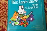 Petit Latin Blanc range sa chambre