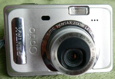 Pentax Optio S55 5MP Digital Camera with 3x Optical Zoom - VGC and SD Card
