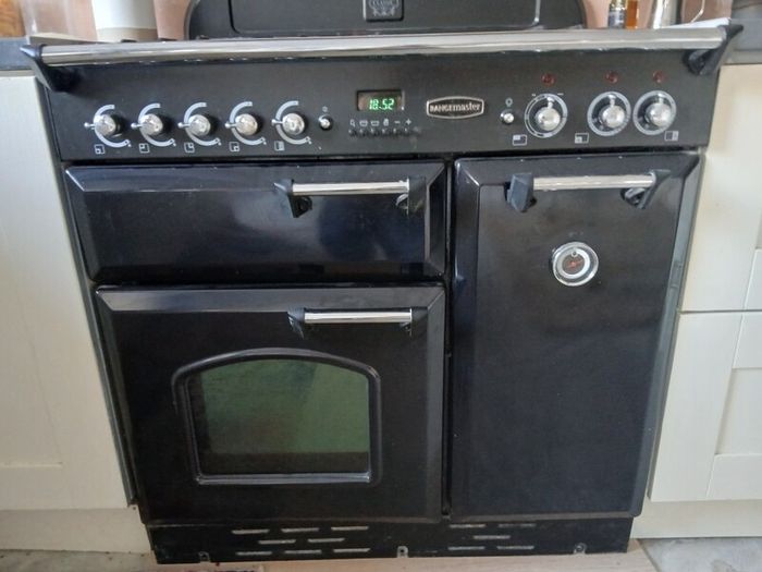 Rangemaster dual fuel oven and hob