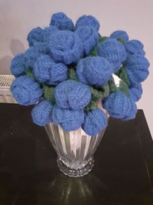 Crochet + knitting Bouquet Blanket with 36 roses 70 cm = 28 inches centre piece 40 euro vase not for sale not inclued