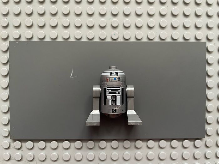 lego Star Wars sw0303 Astromech Droid minifigure, R2-Q2 (Small Red Dots)