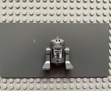 lego Star Wars sw0303 Astromech Droid minifigure, R2-Q2 (Small Red Dots)