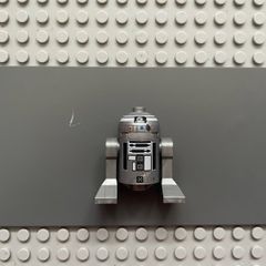 lego Star Wars sw0303 Astromech Droid minifigure, R2-Q2 (Small Red Dots)