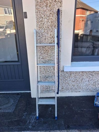 Three piece extendable ladder