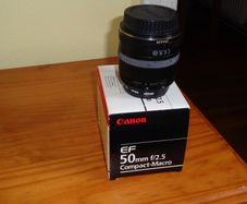 Canon 50mm f2.5 macro lens