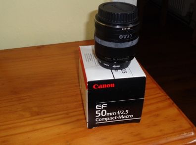 Canon 50mm f2.5 macro lens