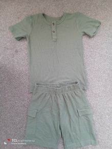 boy's summer kit/t-shirt and shorts age 6/7