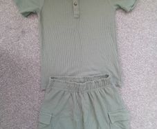 boy's summer kit/t-shirt and shorts age 6/7