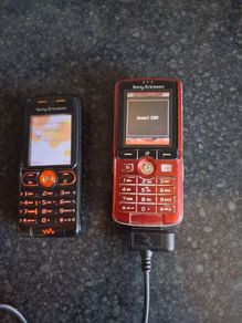 2 vintage sony Ericsson phones