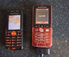 2 vintage sony Ericsson phones