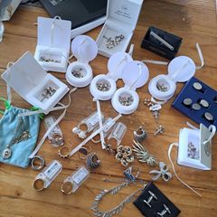 Mixed lot of jewellery, cuff links, Rosary beads, Vintage brooches,necklaces,earrings