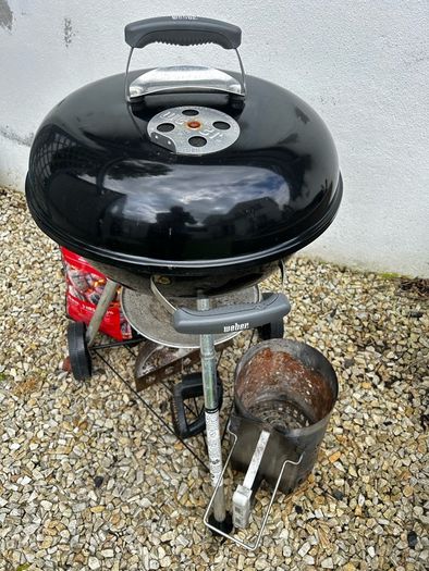 Weber charcoal bbq with extras