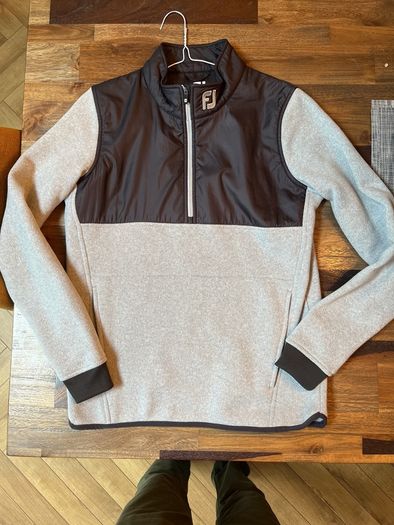 Footjoy mid layer half zip fleece. (Mint)