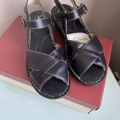 BNWT K by Clarks Leather Sandals, Size 4