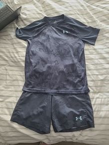 Navy Under Armour shortset