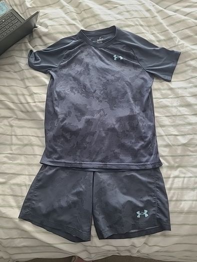 Navy Under Armour shortset