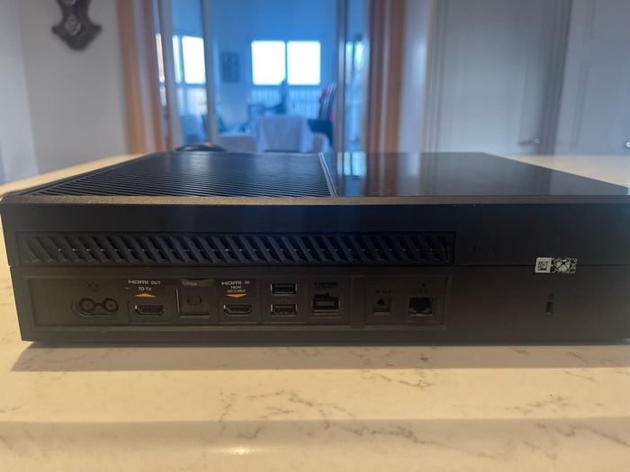 xbox one with 2 controllers Read description