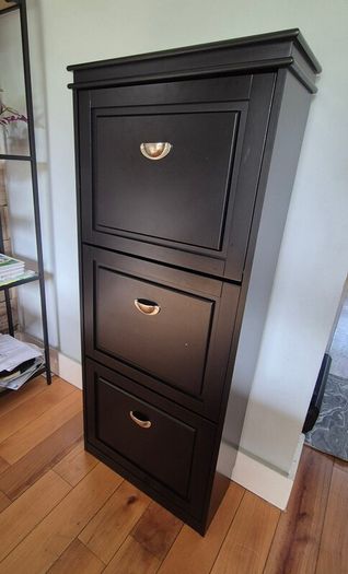 Shoe cabinet