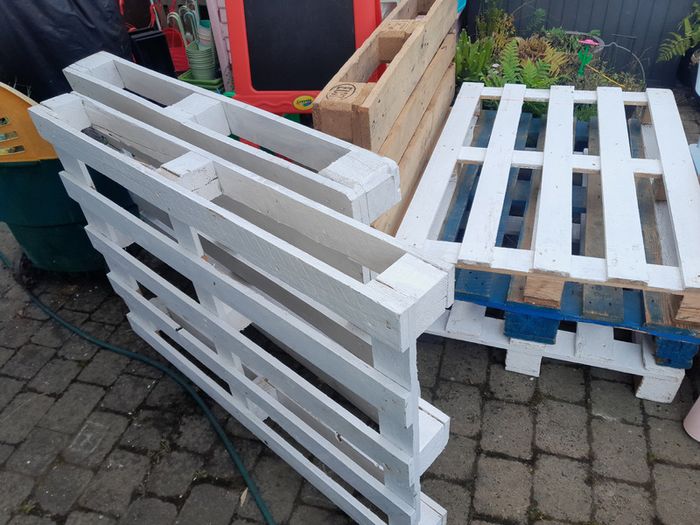 Wooden pallets 4e each 7 available