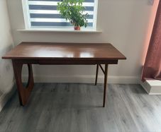 Desk walnut (pieces.ie)