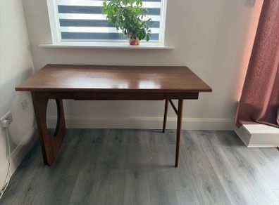 Desk walnut (pieces.ie)