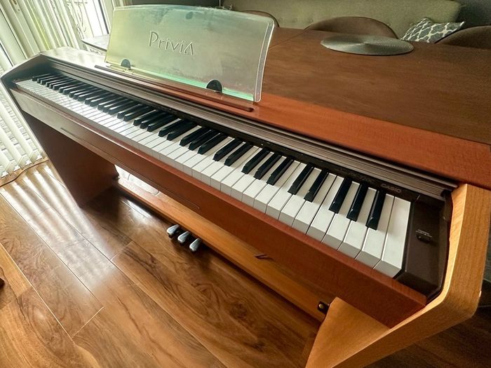 Casio Privia PX-720 Digital/Electric Piano in cherrywood