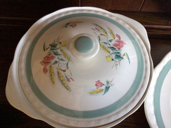 Alfred Meakin 1950s Harvest Bouquet Tableware Serving platters 2 Tureens and Gravy Boat