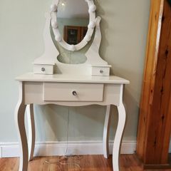 Girls dressing table