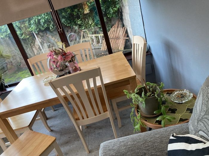 table and 6 chairs