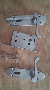 handles and lock with keys