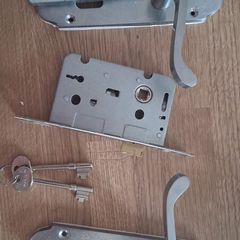 handles and lock with keys