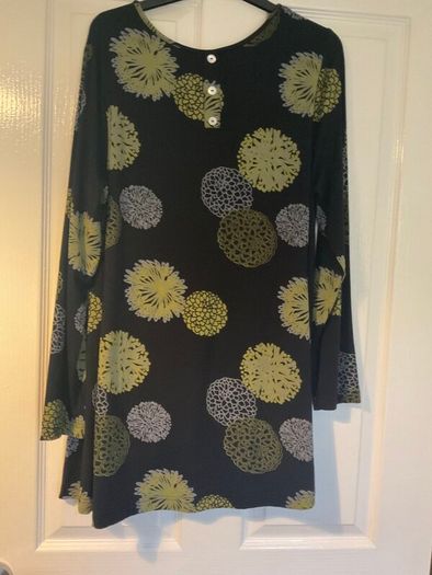Capri Clothing Black & Chartreuse Floral Long Sleeve Tunic